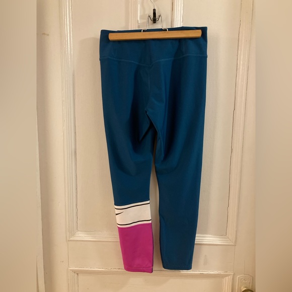 NIKE matching set windbreaker and leggings - Picture 5 of 5